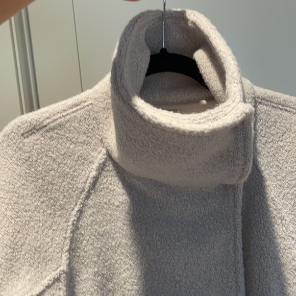 Lululemon Jacket - Picture 4 of 4